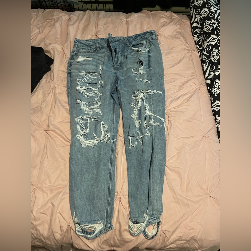 American Eagle Distressed Blue Jeans